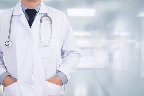 Doctor-with-stethoscope-800x534-480w